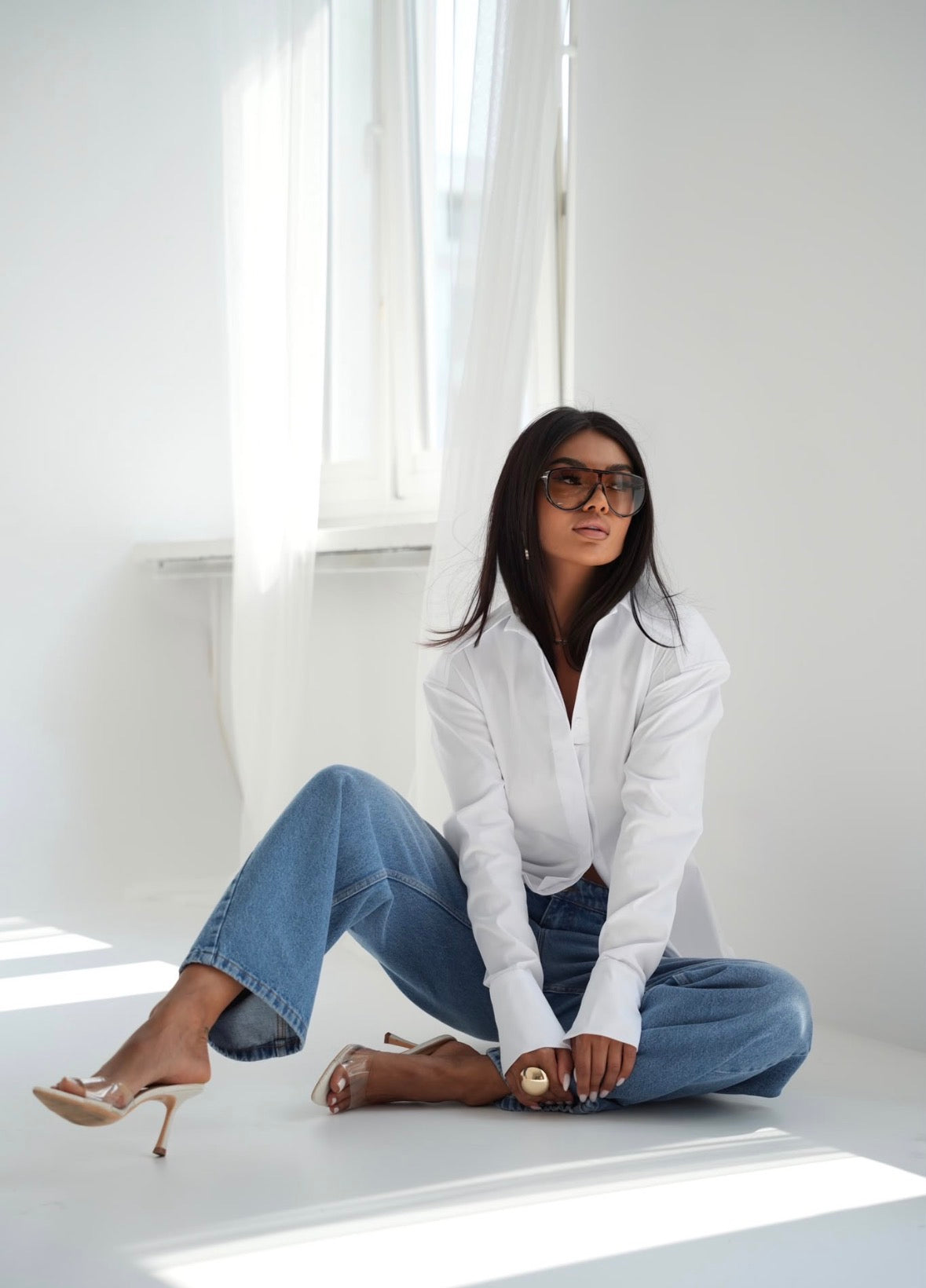 Elizabeth Tailored Shirt in White, seated alternate front view