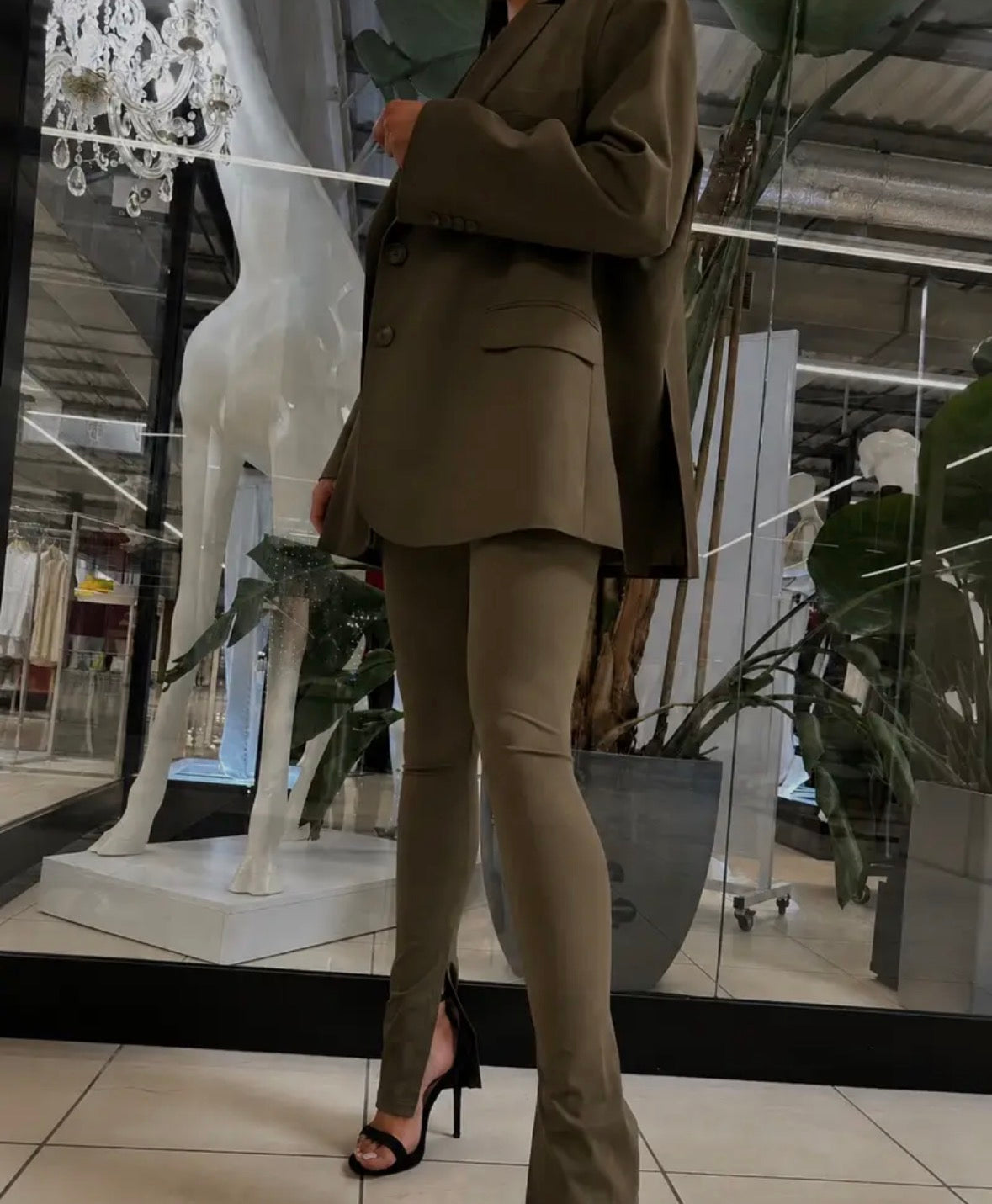 Isabel Split-Hem Leggings in Khaki, split-hem detail